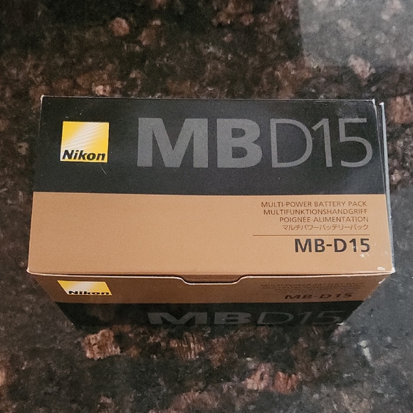 Nikon MB-D15 Multi Power D7100 Digital Slr Camera Battery Pack - Picture 1 of 3
